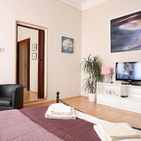 Apartment Karolina Praga Esterno foto