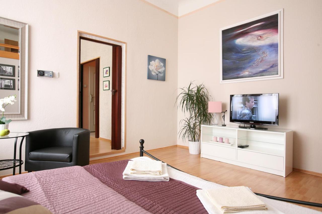 Apartment Karolina Praga Esterno foto