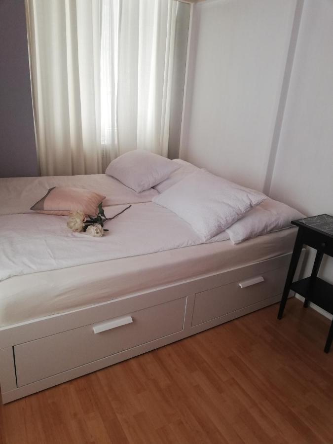 Apartment Karolina Praga Esterno foto