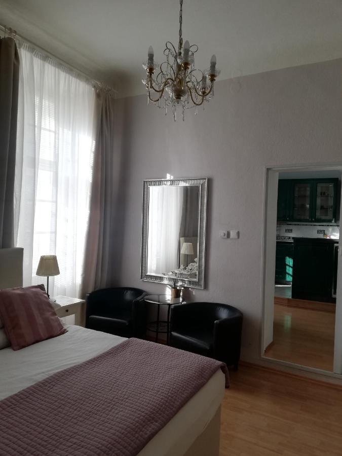 Apartment Karolina Praga Esterno foto