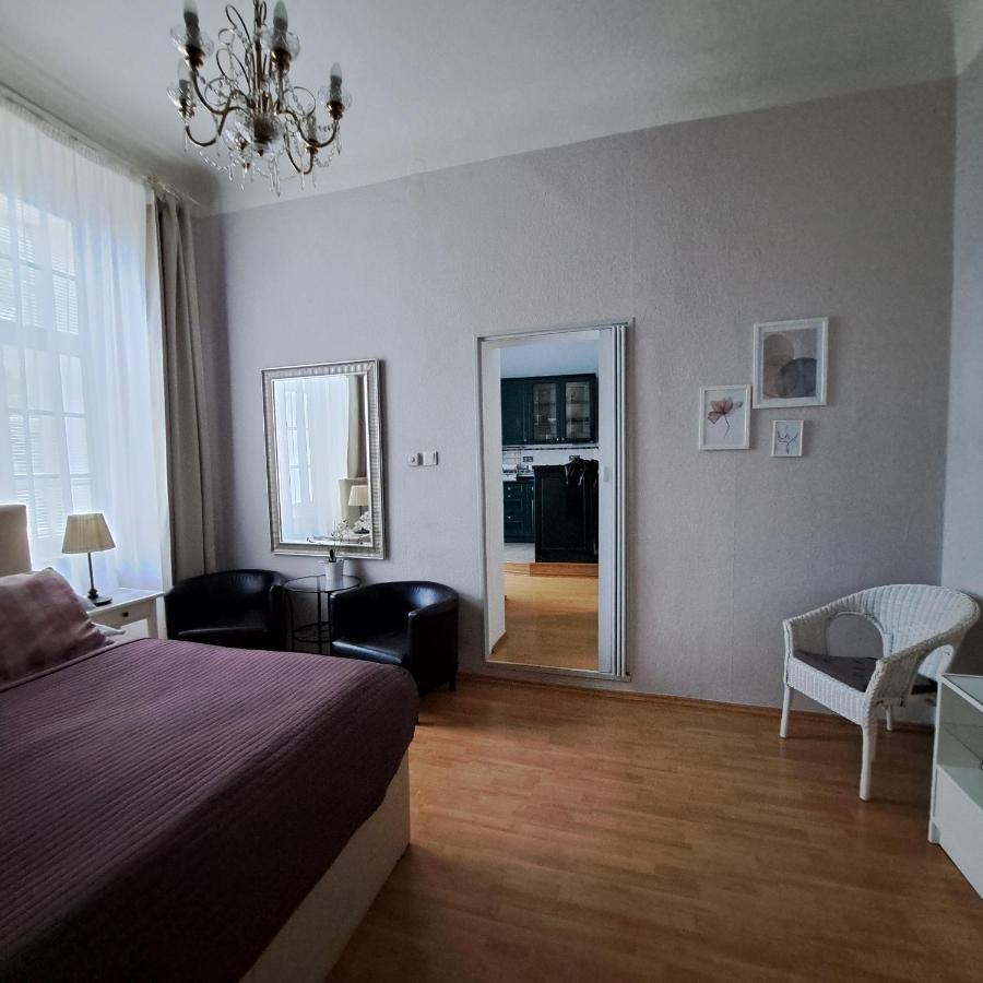 Apartment Karolina Praga Esterno foto