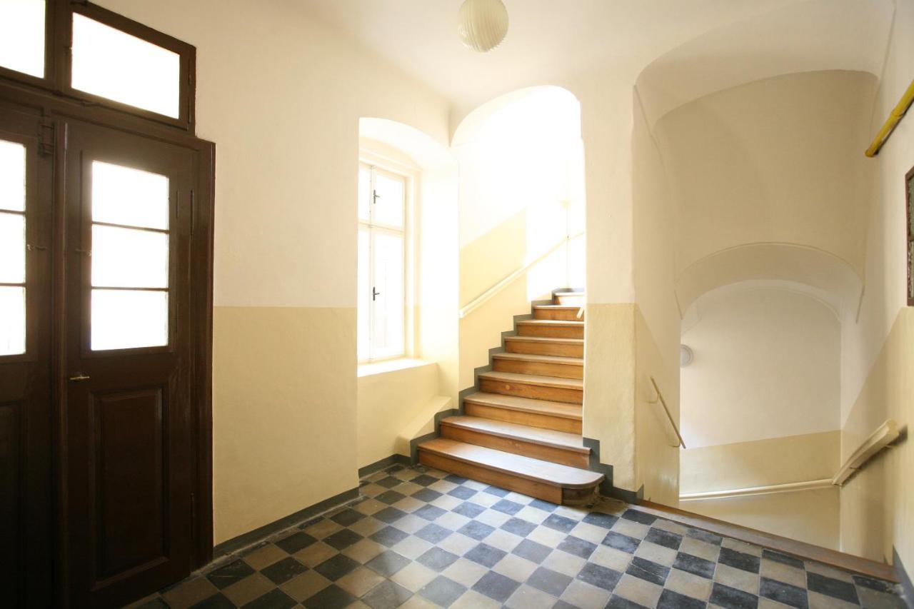 Apartment Karolina Praga Esterno foto